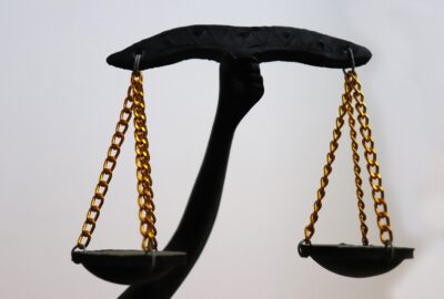 Solliciter_les_services_d’un_avocat_spécialisé_pour_faire_face_aux_contentieux_immobiliers