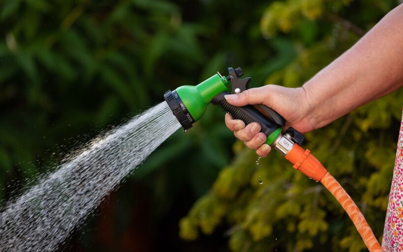 Utiliser_l_eau_de_votre_sèche_linge_pour_l_arrosage_:_un_choix_écologique_et_économique_pour_votre_maison