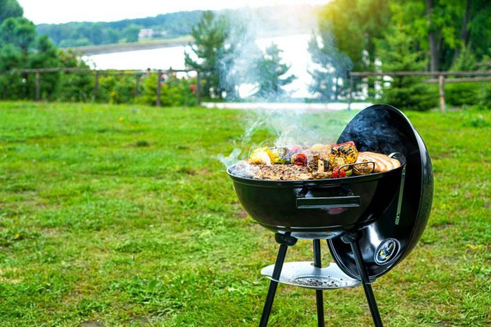 barbecue à charbon de jardin