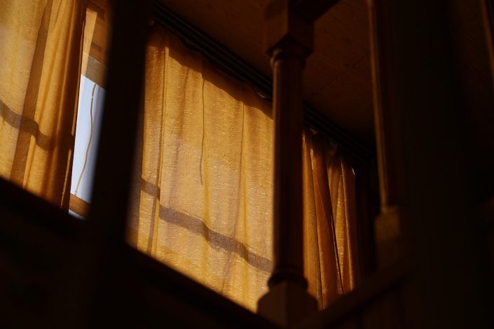 Pourquoi fermer vos rideaux peut aider à garder votre maison plus chaude