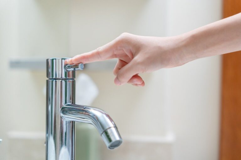 Comment réduire sa facture d’eau grâce à des équipements performants ?