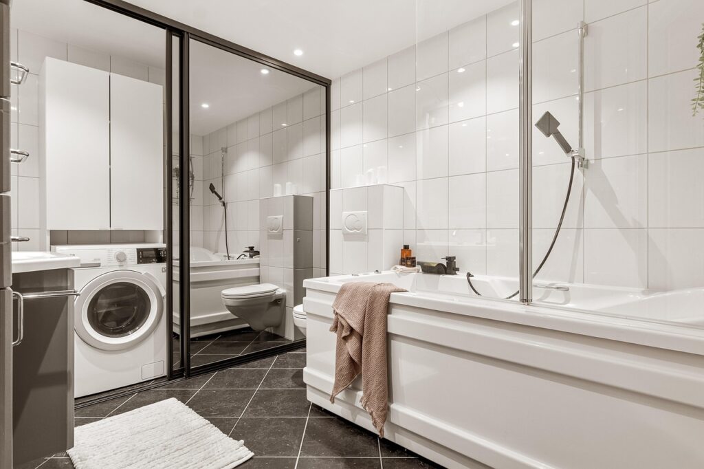 Les meilleures astuces pour aménager une salle de bain PMR adaptée à tous