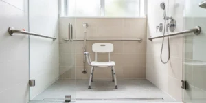 Comment sécuriser une douche pour une personne handicapée ?