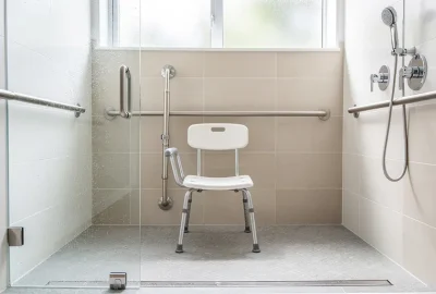 Comment sécuriser une douche pour une personne handicapée ?